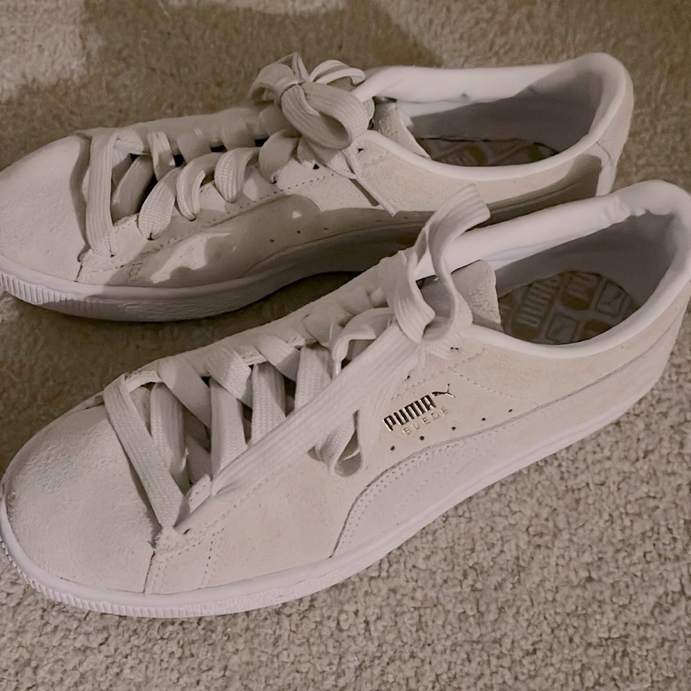 Puma suede classic tennis shoe.